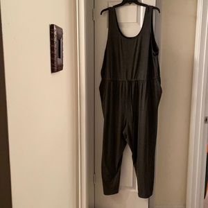 Used Torrid gray jersey jumpsuit w/pockets. Sz 4